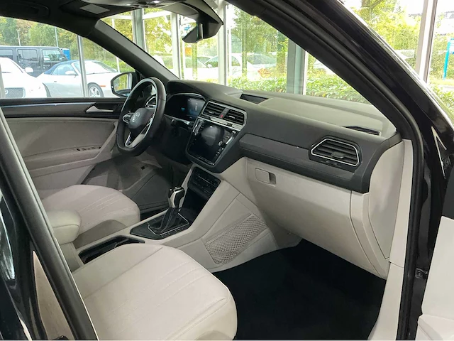 Volkswagen tiguan allspace life r-line black | 2.0 tsi 186 pk | 2021 | 7-zits | led koplampen | adaptive cruise control | keyless entry | btw auto - afbeelding 16 van  31