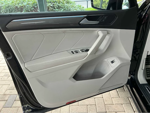 Volkswagen tiguan allspace life r-line black | 2.0 tsi 186 pk | 2021 | 7-zits | led koplampen | adaptive cruise control | keyless entry | btw auto - afbeelding 17 van  31