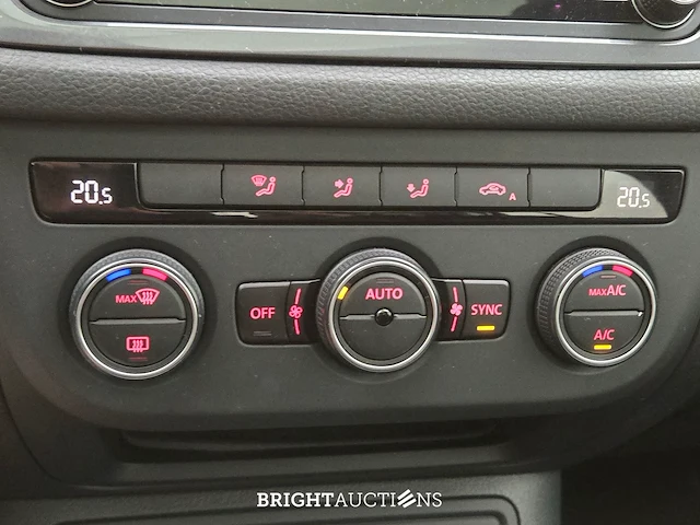 Volkswagen tiguan connected series 1.4 tsi 125pk 2016, r-465-xl - afbeelding 3 van  38