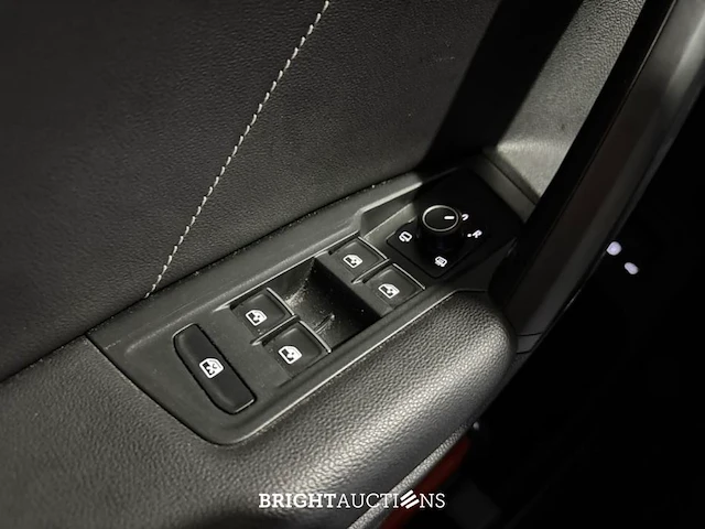 Volkswagen tiguan ehybrid r-line business 1.4 tsi 265pk 2023 (origineel-nl), s-332-lx - afbeelding 9 van  37