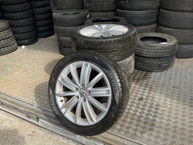 Volkswagen tiguan velg met vredenstein quatrac 5 autoband met velg (4x) - afbeelding 1 van  10