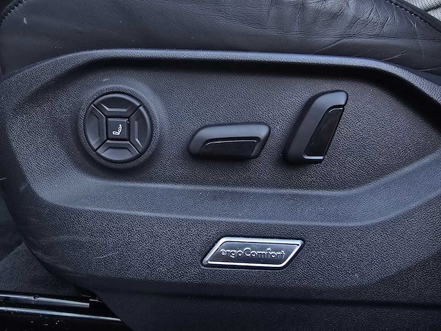 ***volkswagen touareg 3.0 ehybrid r 4motion 2021 | 02-56-01 - afbeelding 31 van  44