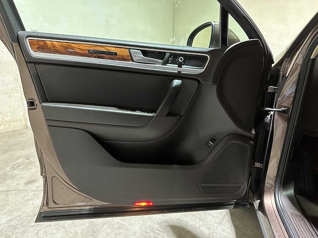 Volkswagen touareg 3.0 tdi v6 highline 240pk 2010, 1-shl-90 - afbeelding 26 van  53