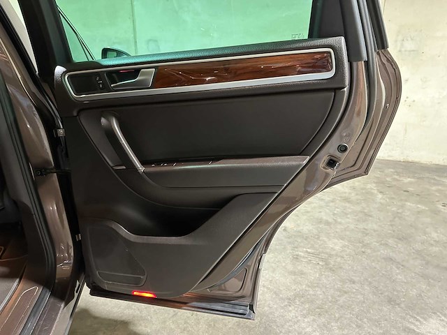 Volkswagen touareg 3.0 tdi v6 highline 240pk 2010, 1-shl-90 - afbeelding 31 van  53