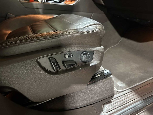 Volkswagen touareg 3.0 tdi v6 highline 240pk 2010, 1-shl-90 - afbeelding 38 van  53