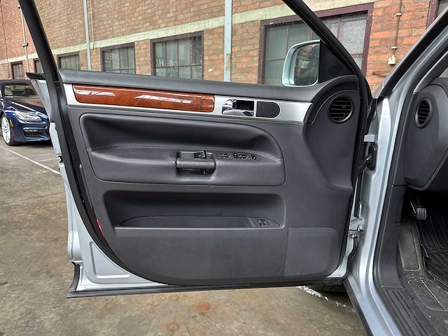 Volkswagen touareg 3.2 v6 220pk 2003, 07-ng-jj youngtimer - afbeelding 24 van  40