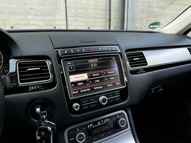Volkswagen touareg 4.2 v8 tdi 340pk 2015, s-216-bf - afbeelding 23 van  66