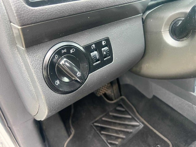 Volkswagen touran - 1.9 tdi trendline automaat , 07-vrd-3 - afbeelding 12 van  20