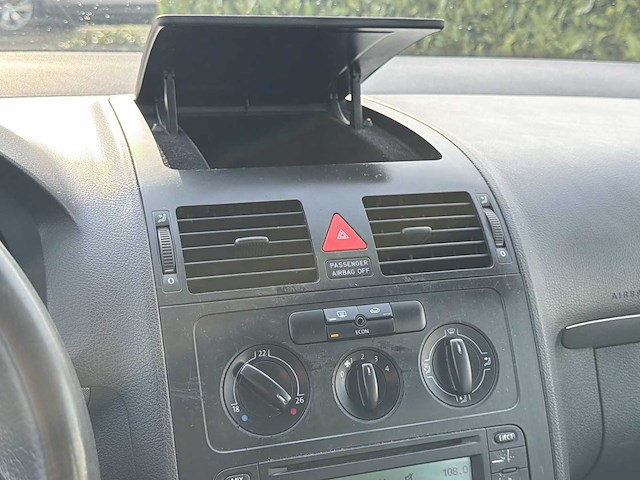 Volkswagen touran 1.6-16v fsi trendline 2003 | 31-nj-bj - afbeelding 9 van  28