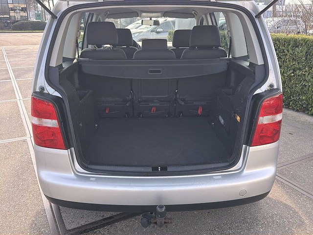 Volkswagen touran 1.6-16v fsi trendline 2003 | 31-nj-bj - afbeelding 13 van  28