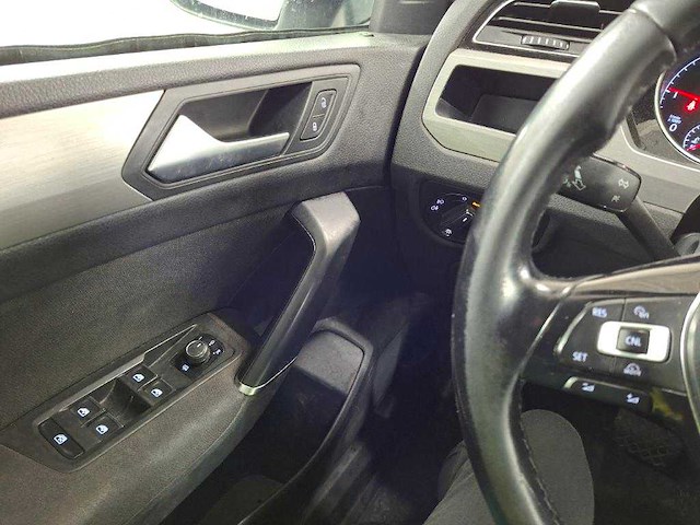 Volkswagen touran 2.0 tdi scr comfortline automaat, pv-961-b - afbeelding 2 van  12