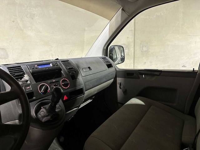 Volkswagen transporter 1.9 tdi 300 103pk 2005, 54-bz-gh - afbeelding 4 van  35
