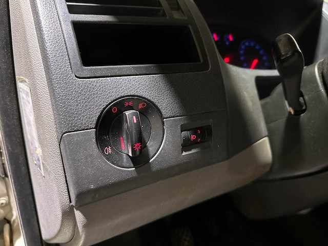 Volkswagen transporter 1.9 tdi 300 103pk 2005, 54-bz-gh - afbeelding 5 van  35