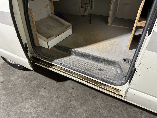 Volkswagen transporter 1.9 tdi 300 103pk 2005, 54-bz-gh - afbeelding 18 van  35