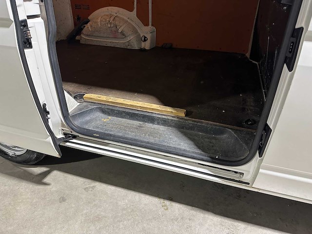 Volkswagen transporter 2.0 tdi l1h1 150pk 2010, 6-vhk-98 - afbeelding 17 van  35