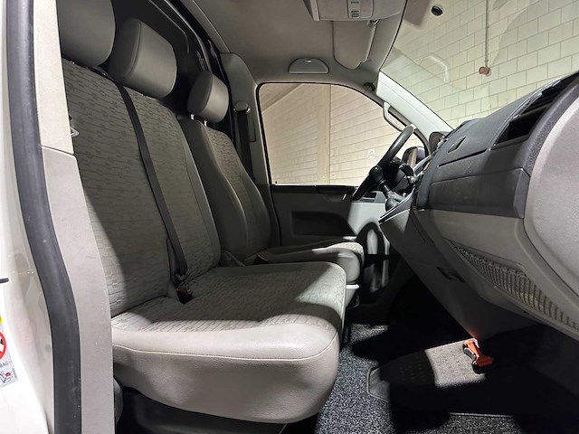 Volkswagen transporter 2.0 tdi l1h1 150pk 2010, 6-vhk-98 - afbeelding 21 van  35