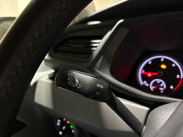 Volkswagen transporter 2.0 tdi l2h1 30 dc 6-persoons highline 150pk 2020 (origineel-nl), vgk-42-l bedrijfswagen - afbeelding 2 van  13