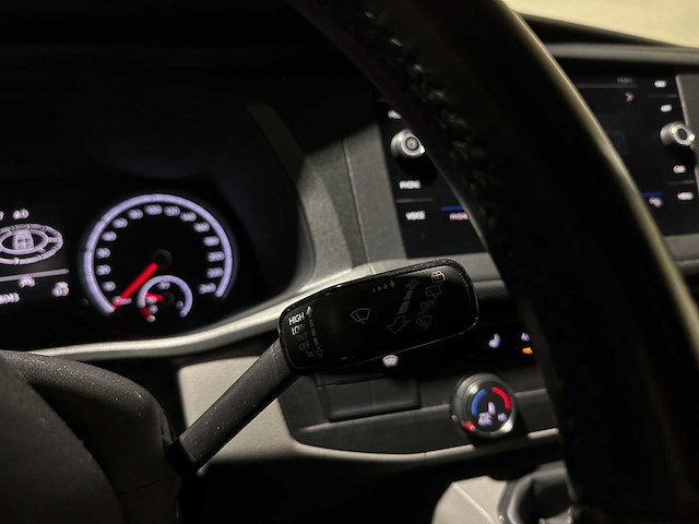 Volkswagen transporter 2.0 tdi l2h1 30 dc 6-persoons highline 150pk 2020 (origineel-nl), vgk-42-l bedrijfswagen - afbeelding 3 van  13