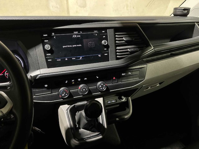 Volkswagen transporter 2.0 tdi l2h1 30 dc 6-persoons highline 150pk 2020 (origineel-nl), vgk-42-l bedrijfswagen - afbeelding 4 van  13