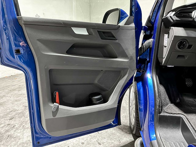 Volkswagen transporter 2.0 tdi l2h1 30 dc 6-persoons highline 150pk 2020 (origineel-nl), vgk-42-l bedrijfswagen - afbeelding 5 van  9