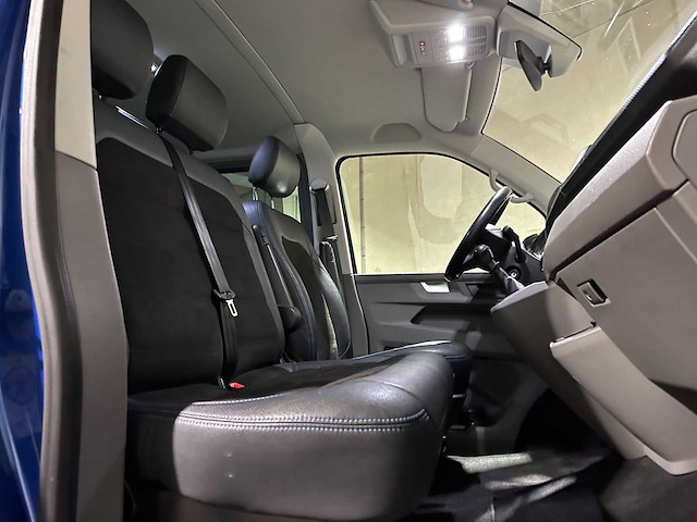 Volkswagen transporter 2.0 tdi l2h1 30 dc 6-persoons highline 150pk 2020 (origineel-nl), vgk-42-l bedrijfswagen - afbeelding 7 van  9