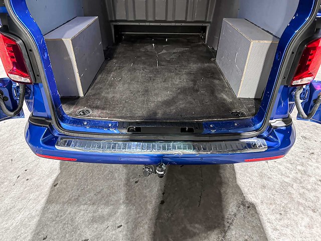 Volkswagen transporter 2.0 tdi l2h1 30 dc 6-persoons highline 150pk 2020 (origineel-nl), vgk-42-l bedrijfswagen - afbeelding 17 van  31