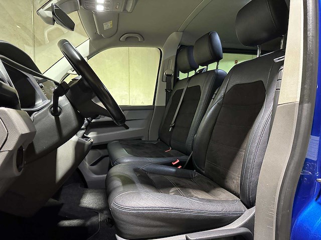 Volkswagen transporter 2.0 tdi l2h1 30 dc 6-persoons highline 150pk 2020 (origineel-nl), vgk-42-l bedrijfswagen - afbeelding 16 van  30