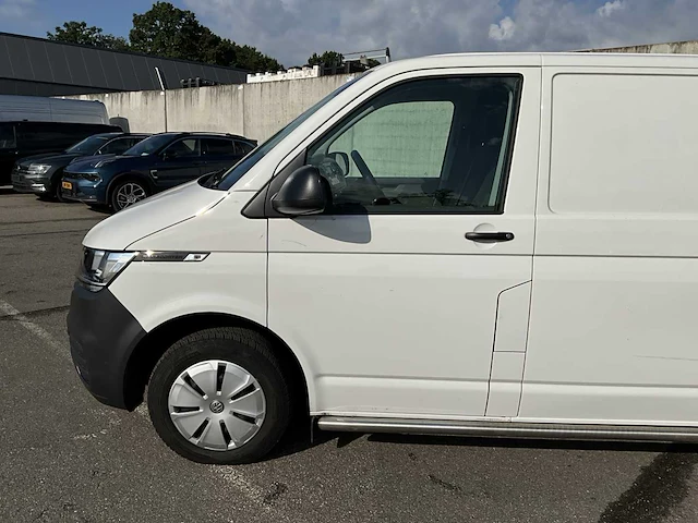 Volkswagen transporter 2.0 tdi l2h1 xl 150pk 3-persoons 2023 v-03-rhd (35.404km) - afbeelding 4 van  24