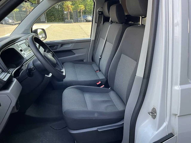 Volkswagen transporter 2.0 tdi l2h1 xl 150pk 3-persoons 2023 v-03-rhd (35.404km) - afbeelding 13 van  24