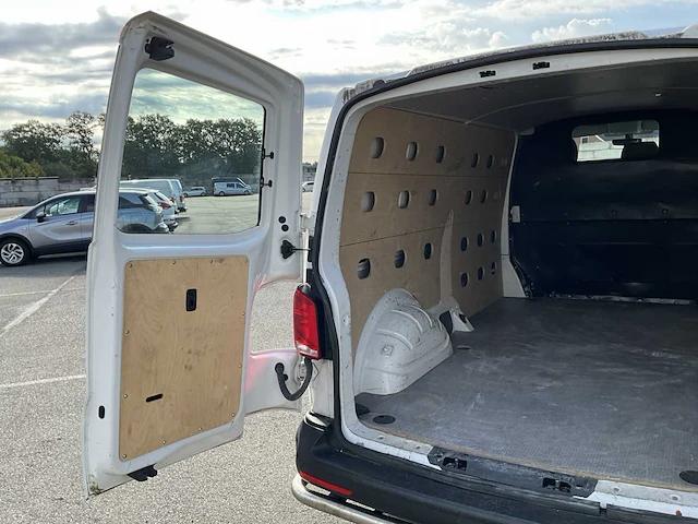 Volkswagen transporter 2.0 tdi l2h1 xl 150pk 3-persoons 2023 v-03-rhd (35.404km) - afbeelding 15 van  24