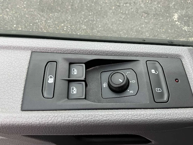 Volkswagen transporter 2.0 tdi l2h1 xl 150pk 3-persoons 2023 v-05-rgn (35.548km) - afbeelding 9 van  24