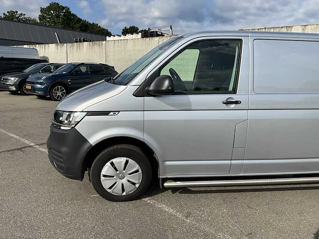 Volkswagen transporter 2.0 tdi l2h1 xl 150pk 3-persoons 2023 v-27-rgh (34.306km) - afbeelding 3 van  13