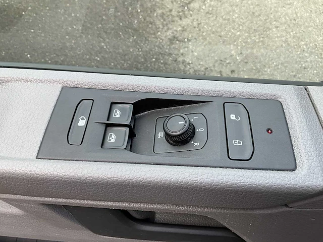 Volkswagen transporter 2.0 tdi l2h1 xl 150pk 3-persoons 2023 v-27-rgh (34.306km) - afbeelding 9 van  13