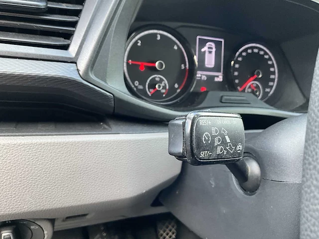 Volkswagen transporter 2.0 tdi l2h1 xl 150pk 3-persoons 2023 v-27-rgh (34.306km) - afbeelding 11 van  13