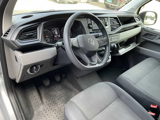Volkswagen transporter 2.0 tdi l2h1 xl 150pk 3-persoons 2023 v-27-rgh (34.306km) - afbeelding 4 van  5
