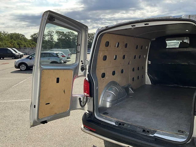 Volkswagen transporter 2.0 tdi l2h1 xl 150pk 3-persoons 2023 v-27-rgh (34.306km) - afbeelding 5 van  5