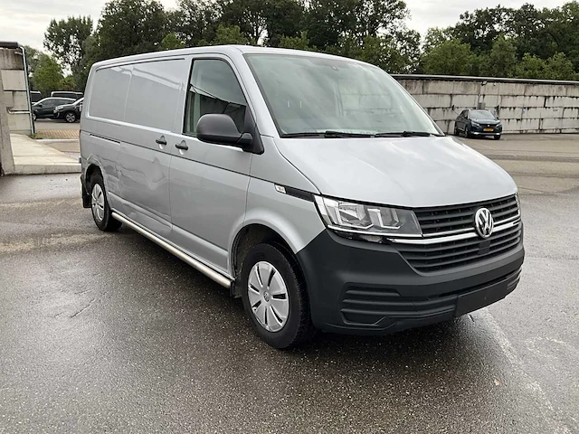 Volkswagen transporter 2.0 tdi l2h1 xl 150pk 3-persoons 2023 v-57-rgg (41.975km) - afbeelding 2 van  4