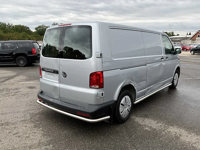 Volkswagen transporter 2.0 tdi l2h1 xl 150pk 3-persoons 2023 v-57-rgg (41.975km) - afbeelding 3 van  4