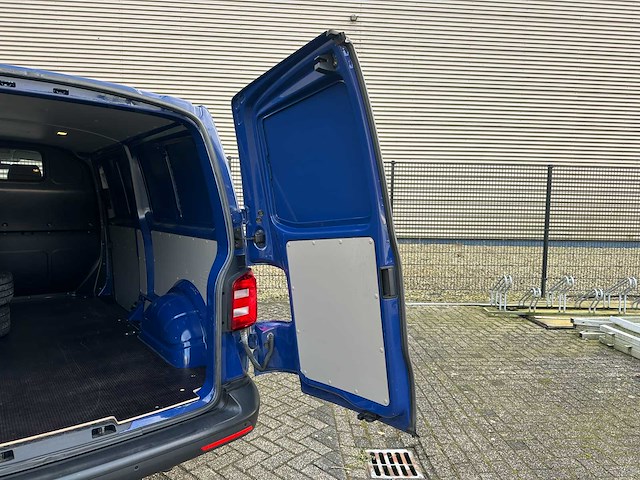 Volkswagen transporter 2.0 tdi trendline 3-persoons 150pk 2018 (origineel-nl), v-476-ks - afbeelding 16 van  35