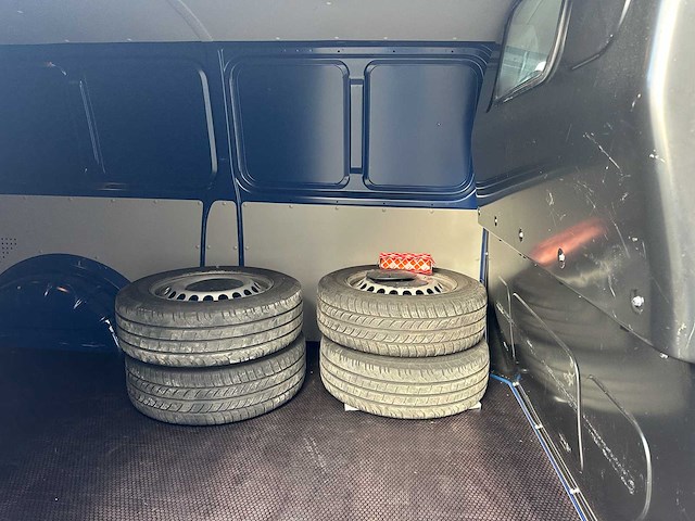 Volkswagen transporter 2.0 tdi trendline 3-persoons 150pk 2018 (origineel-nl), v-476-ks - afbeelding 21 van  35