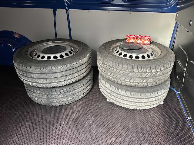 Volkswagen transporter 2.0 tdi trendline 3-persoons 150pk 2018 (origineel-nl), v-476-ks - afbeelding 22 van  35