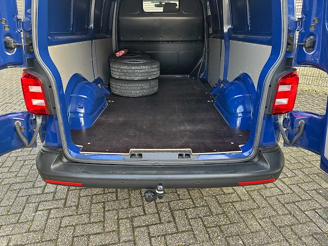 Volkswagen transporter 2.0 tdi trendline 3-persoons 150pk 2018 (origineel-nl), v-476-ks - afbeelding 18 van  35