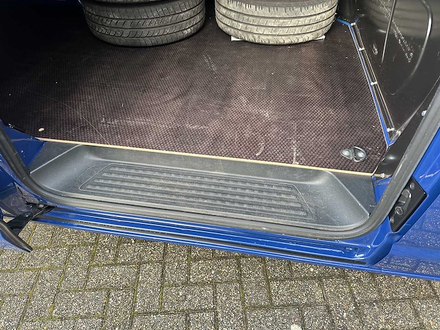 Volkswagen transporter 2.0 tdi trendline 3-persoons 150pk 2018 (origineel-nl), v-476-ks - afbeelding 20 van  35