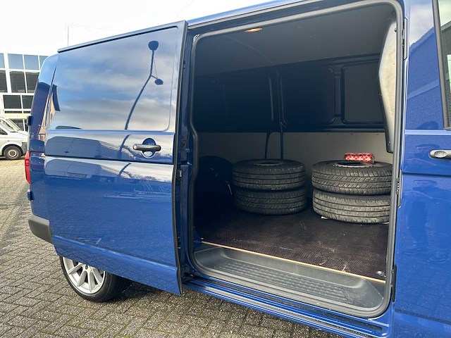 Volkswagen transporter 2.0 tdi trendline 3-persoons 150pk 2018 (origineel-nl), v-476-ks - afbeelding 19 van  35
