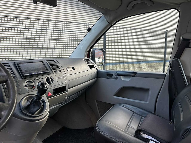 Volkswagen transporter 2.5 tdi 300 131pk 2005, 65-vxt-4 - afbeelding 3 van  33