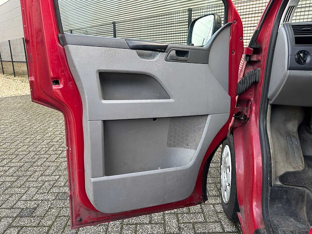 Volkswagen transporter 2.5 tdi 300 131pk 2005, 65-vxt-4 - afbeelding 11 van  33