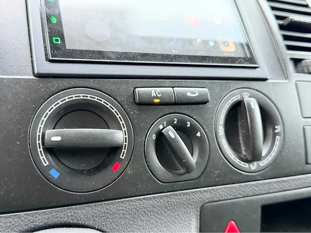 Volkswagen transporter 2.5 tdi 340 apple carplay - airco - mhd bedrijfswagen - afbeelding 13 van  13