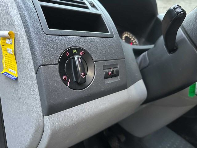 Volkswagen transporter 7j0 t5 2.0 l1h1 84kw camper 116pk 2012, hxr-32-f - afbeelding 15 van  56