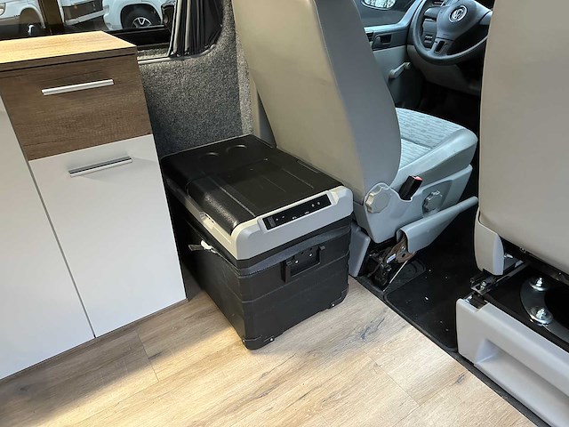 Volkswagen transporter 7j0 t5 2.0 l1h1 84kw camper 116pk 2012, hxr-32-f - afbeelding 33 van  56
