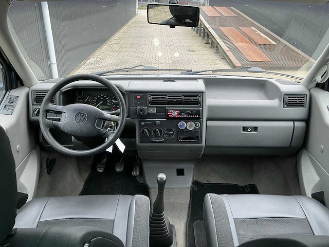 Volkswagen transporter t4 2.4d 5 cilinder bedrijfswagen met oprijklep/laadplateau - afbeelding 21 van  38